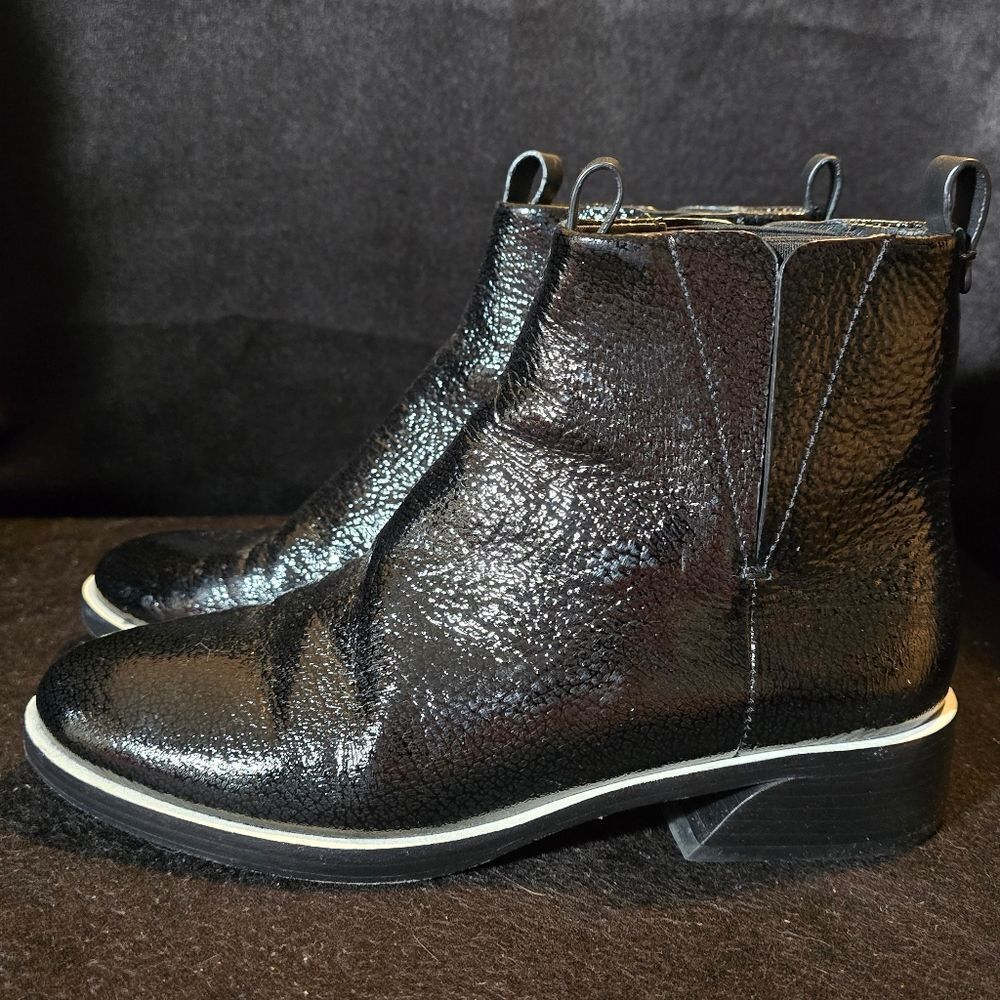 Mercedes Castillo womens 7